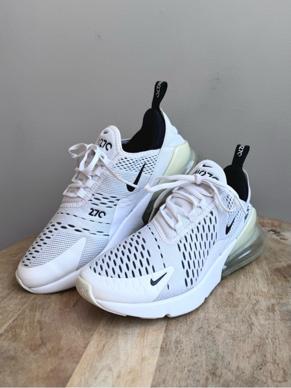 Women's Nike Air Max 270 Size 11.5 Sneakers White/Black/White (AH6789 100) - Picture 3 of 12